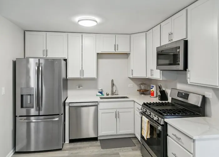 Spacious Near Dt With Rec Holiday home *