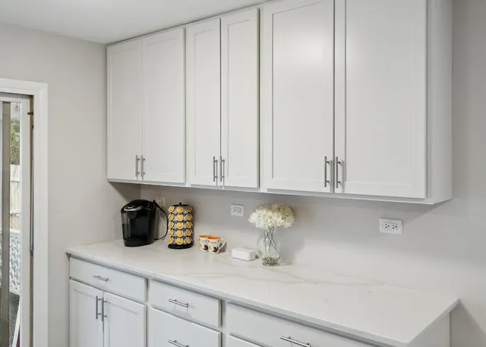 Spacious Near Dt With Rec * Libertyville