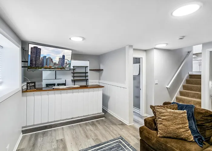 Holiday home Spacious Near Dt With Rec