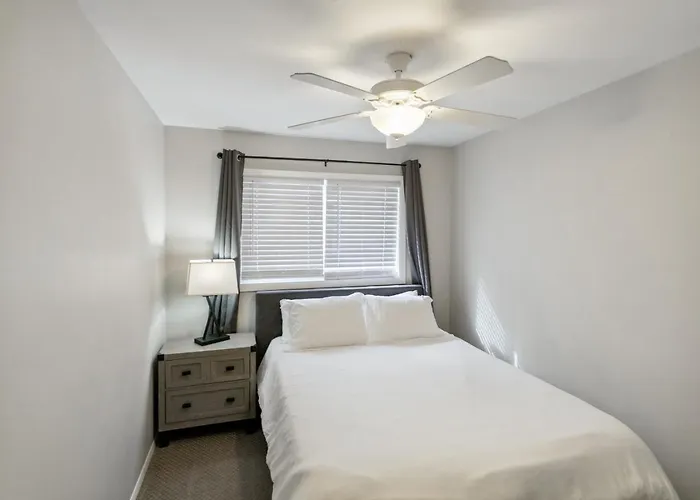 Holiday home Spacious Near Dt With Rec
