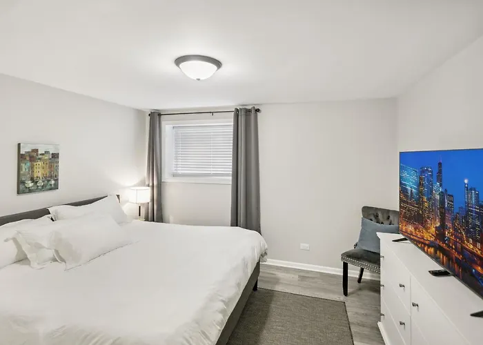 Holiday home Spacious Near Dt With Rec