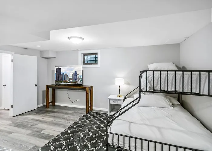 Holiday home Spacious Near Dt With Rec
