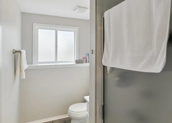 Holiday home Spacious Near Dt With Rec Libertyville