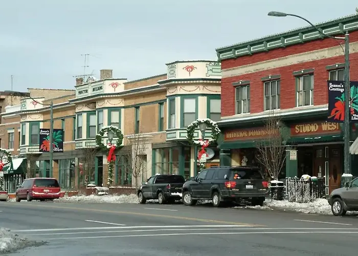Spacious Near Dt With Rec Libertyville