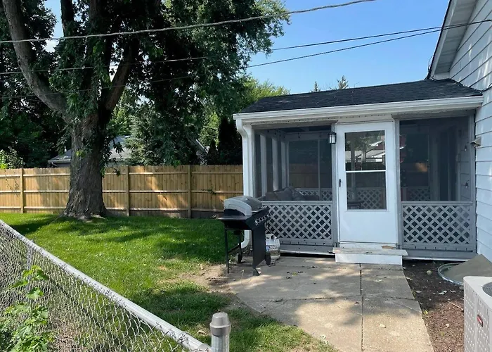 Spacious Near Dt With Rec * Libertyville