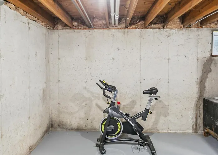 Spacious Near Dt With Rec
