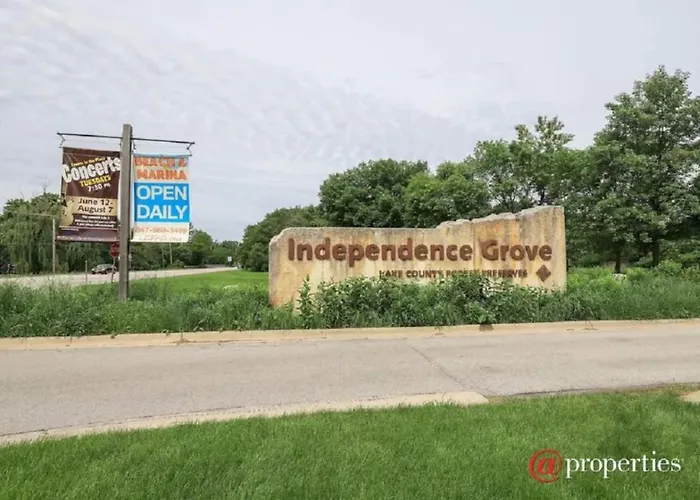 Holiday home Spacious Near Dt With Rec Libertyville