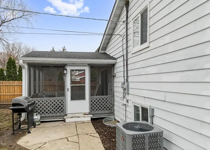 Spacious Near Dt With Rec